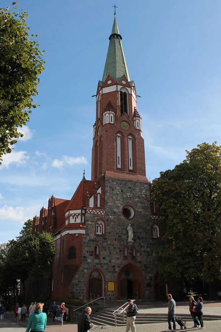 Parafia w Sopocie jest parafią Ordynariatu Polowego, która nie posiada statusu parafii wojskowej, a garnizonową obecnie bywa nazywana jedynie zwyczajowo.