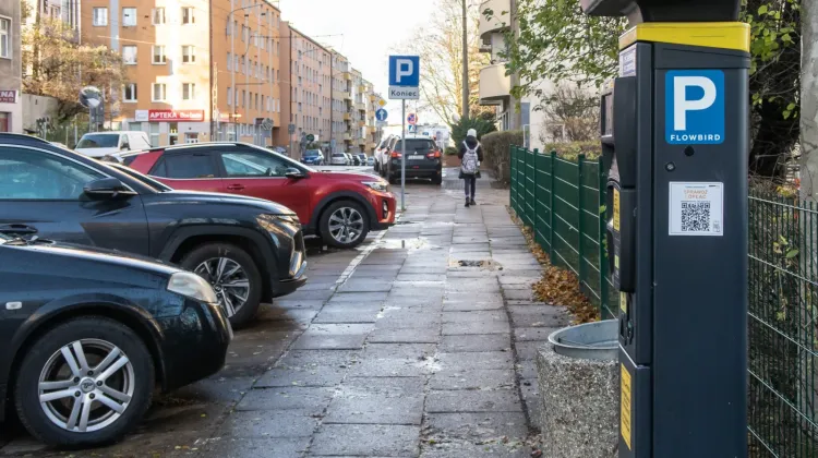 O informację, czy została nałożona opłata dodatkowa za parkowanie, kierowcy w Gdyni muszą specjalnie zabiegać. Sąd skrytykował te zasady.