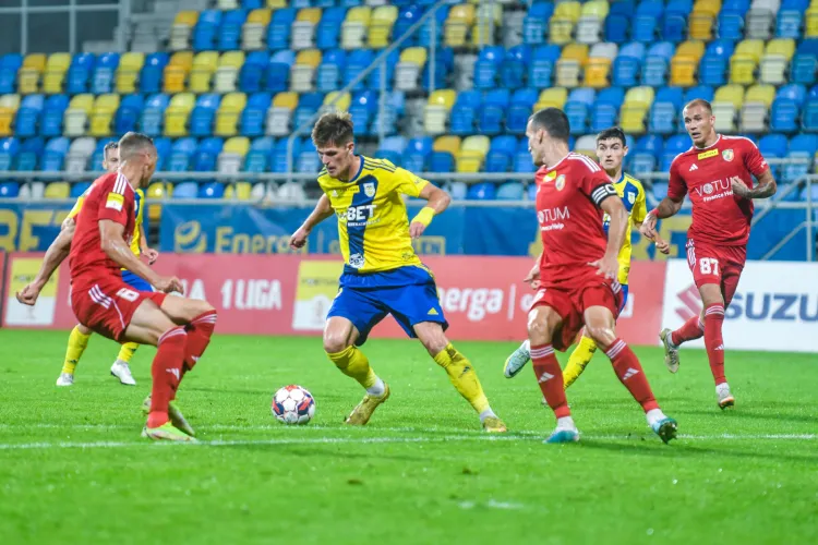 Karol Czubak strzelił zwycięskiego gola dla Arki Gdynia w meczu z Miedzią Legnica (1:0), a po przerwie nie wykorzystał dwóch z trzech pojedynków sam na sam z bramkarzem, do których doszli żółto-niebiescy. 