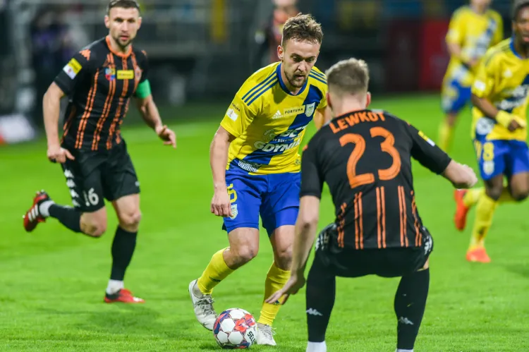 Jeśli Sebastian Milewski pisałby scenariusz na końcówkę sezonu w Fortuna 1. Lidze to Arka Gdynia pojechałaby na derby Trójmiasta pewna awansu, aby zagrać o 1. miejsce w końcowej tabeli.