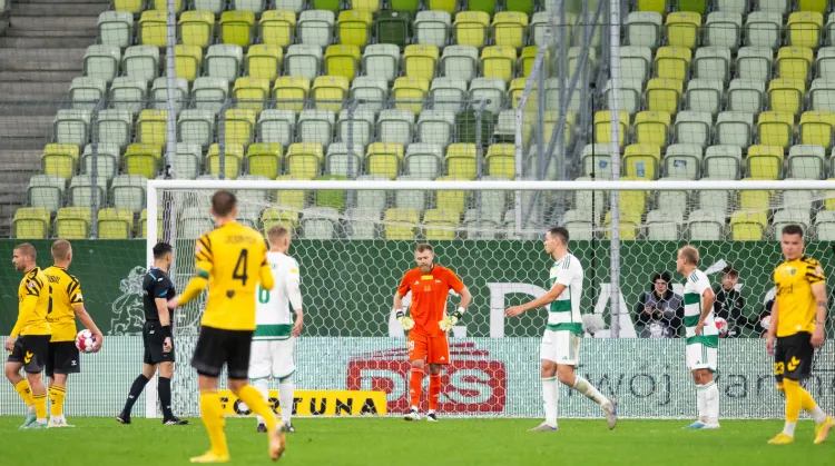 Arkadiusz Jedrych (nr 4) strzelił jedynego gola w meczu GKS Katowice - Lechia Gdańsk 1:0 i to w momencie, kiedy biało-zieloni grali 11 na 10.