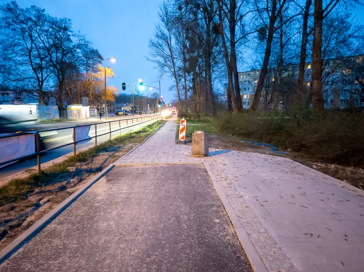Obecnie zakończenie drogi rowerowej w ul. Rolniczej w ramach przebudowy ul. Chwarznieńskiej na Witominie.