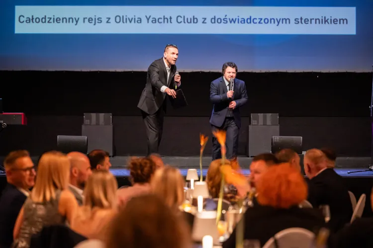 Najważniejszym punktem programu była głośna licytacja, którą w nieszablonowy sposób poprowadzili Przemysła Kossakowski i Janek Skiba.