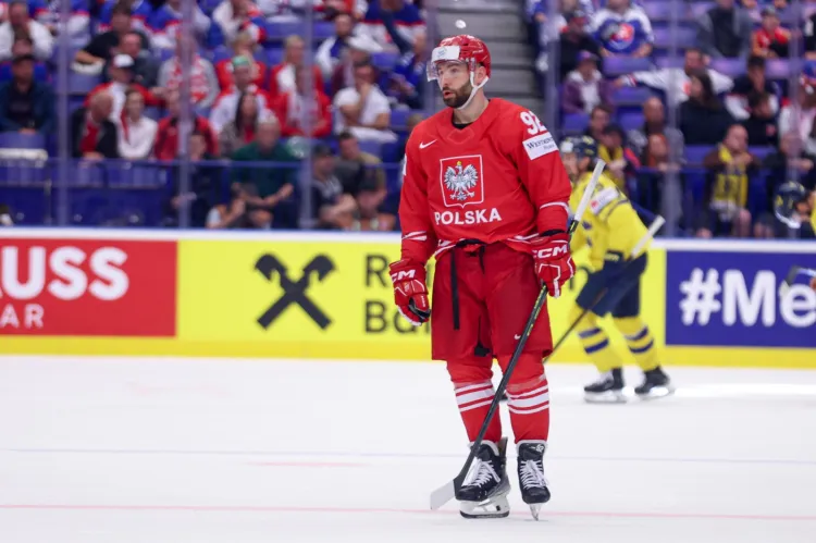 Maciej Urbanowicz to jedyny wychowanek Stoczniowca Gdańsk w kadrze Polski na MŚ Elity. 37-letni napastnik znakomicie zaprezentował się w starciu przeciwko Szwecji, gdzie "rozbił" na bandach gwiazdy ligi NHL.