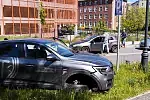 Staranowane samochody i rozbite auto na minuty - to skutek przejażdżki, jaką urządził sobie 15-latek z Gdańska, wypożyczając samochód na cudze konto. 