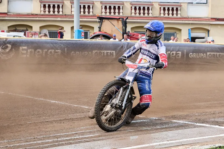 Mateusz Tonder pomimo rezygnacji ze startu w pierwszym podejściu do el. IMP w Gdańsku przez narodziny potomka, zachował swoje miejsce i będzie mógł wystartować w zawodach w czwartek, 16 maja o godz. 17.