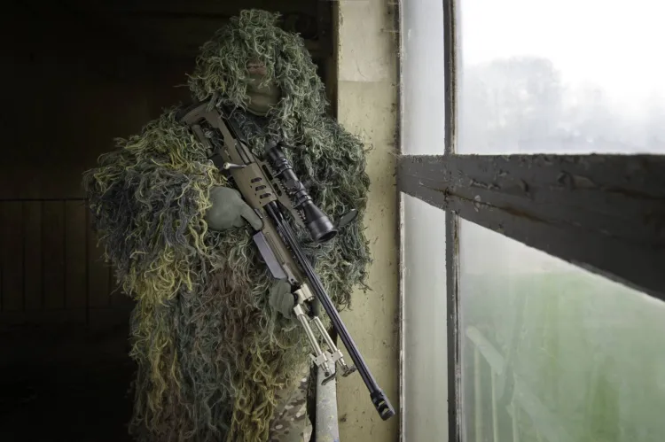 Żołnierz wyposażony w karabin BOR. Zdjęcie ilustracyjne.