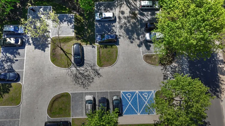 Nowy parking przy parku Oruńskim pomieści ok. 50 samochodów. Jest już dostępny.