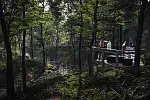 Urzeka. W ramach terenu rekreacyjnego w naturalnym lesie powstaje m.in. drewniana platforma z widokiem na Potok Oruński. 