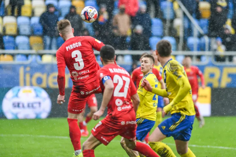 Ostatni mecz Arka Gdynia - Odra Opole zakończył się remisem 2:2, a strzelanie goli już w 8. minucie rozpoczął Czech Jiri Piroch, obrońca gości.