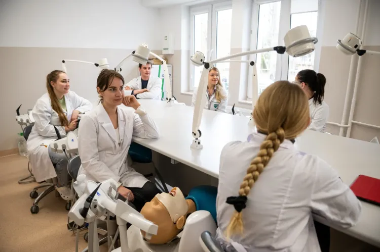 Kierunki studiów na Gdańskim Uniwersytecie Medycznym zawsze cieszą się dużym zainteresowaniem wśród kandydatów. 