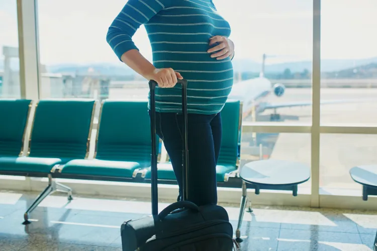 Ciąża bez komplikacji nie jest przeciwwskazaniem do lotu samolotem. 