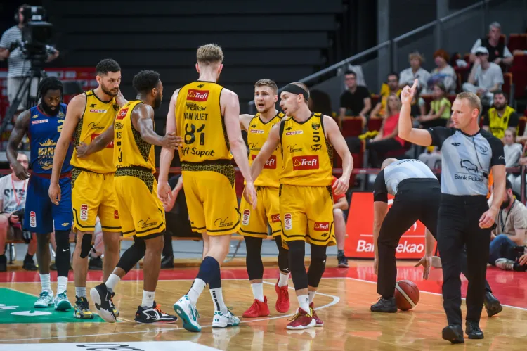 Trefl Sopot jest w bardzo trudnej sytuacji w finale Orlen Basket Ligi. Żadnej z dwunastu drużyn przegrywających w serii o złoty medal 1:3 w XXI wieku nie udało się później wygrać trzech spotkań z rzędu i wywalczyć mistrzostwa Polski. 