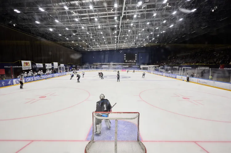 Zgodnie z uchwałą Stoczniowca Gdańsk z Hali Olivia będą mogli korzystać tylko hokeiści tegoż klubu oraz amatorzy z Trójmiejskiej Ligi Hokeja.