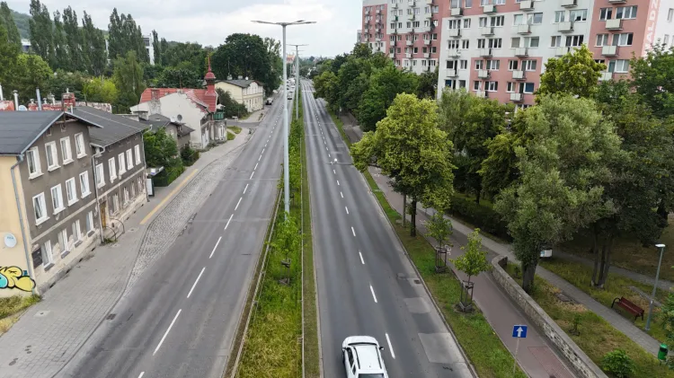 10 miesięcy mają potrwać prace drogowe przy wymianie nawierzchni na 900-metrowym odcinku al. Grunwaldzkiej w kierunku Sopotu, od stacji benzynowej Shell do ronda na granicy z Sopotem.