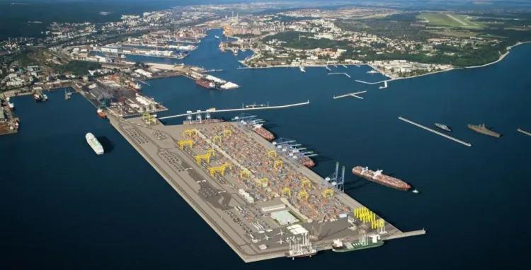 Port Zewnętrzny to planowane przedłużenie "molo Węglowego" w formie sztucznego pirsu. Ma to umożliwić zawijanie statków kontenerowych o długości ponad 400 metrów i zanurzeniu sięgającym do 16 metrów.