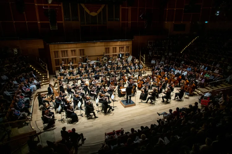 Wykonanie V Symfonii Gustava Mahlera było równie spektakularne, co samo dzieło. 
