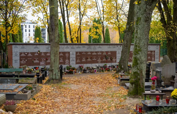 Na Cmentarzu Oliwskim wciąż powstają kolumbaria.