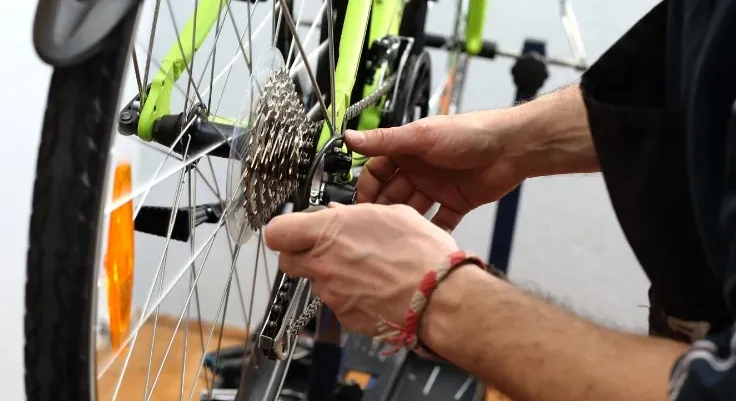 Jeśli nie umiesz samodzielnie naprawić roweru, lepiej zostawić to specjalistom. Właśnie nadarza się do tego doskonała okazja.