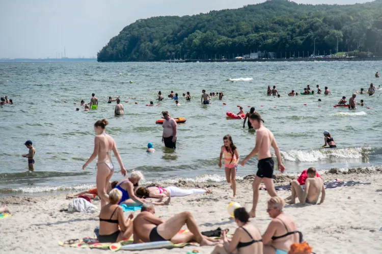 Upały trwają, a wraz z nimi przybywa plażowiczów.