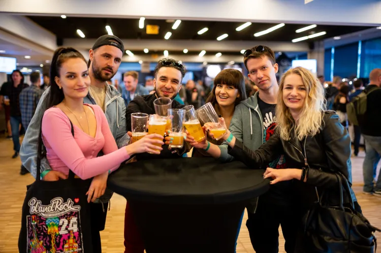 Festiwale piw rzemieślniczy wciąż przyciągają fanów złotego trunku - tu Hevelka na Polsat Plus Arena w Gdańsku.