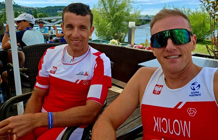 Michał Czapiński i Paweł Wójcik jako reprezentanci Polski podczas mistrzostw Europy w triathlonie w Portugalii.