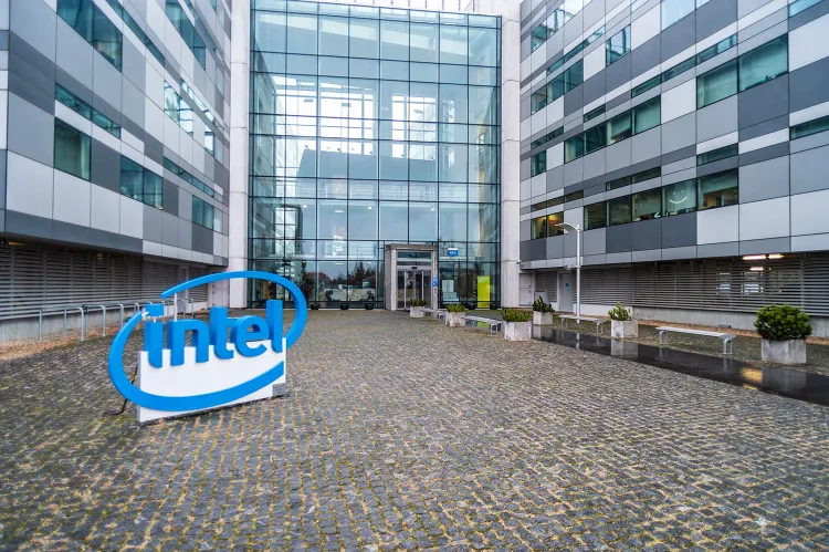 Intel drastycznie tnie koszty. Zwalnia 15 tys. pracowników. 