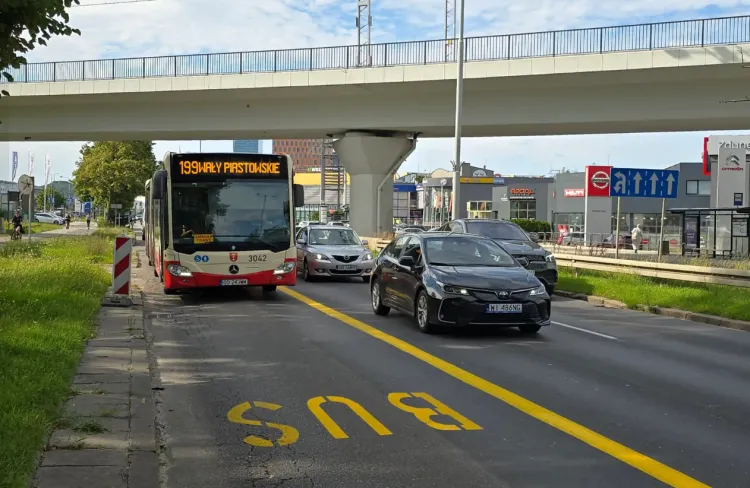 Docelowo buspas ma mieć 1,5 km i rozciągać się między Abrahama a Galerią Bałtycką.