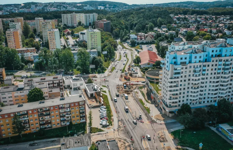 Prace na Chwarznieńskiej mają zakończyć się jesienią.