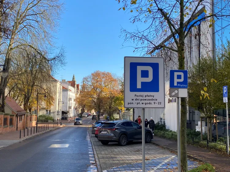 Dziś w Sopocie opłaty za parkowanie pobierane są tylko w dni powszednie, ale za to do godz. 22.