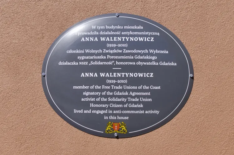 Tak wygląda nowa tablica poświęcona Annie Walentynowicz.