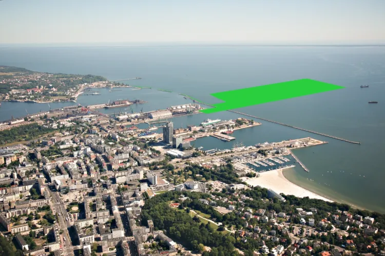 Port Zewnętrzny to planowane przedłużenie "molo Węglowego" w formie sztucznego pirsu. Ma to umożliwić zawijanie statków kontenerowych o długości ponad 400 metrów i zanurzeniu sięgającym do 16 metrów.