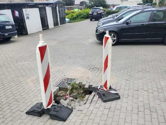 Tak dziura przy ul. Komandorskiej w Gdyni wyglądała pod koniec sierpnia. 
