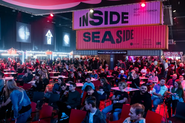 Inside Seaside Festival ponownie odbędzie się w AmberExpo. Na miejscu będą trzy sceny muzyczne, strefa artystyczna i food hall Montownia. 