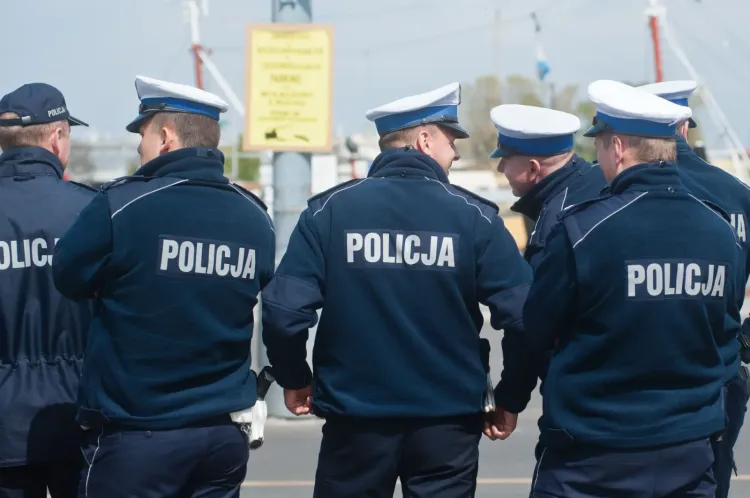 Nawet 12 tys. policjantów w skali kraju ma obecnie przebywać na zwolnieniach lekarskich. Choć oficjalnie związkowcy zachęcają tylko do chodzenia na badania profilaktyczne, to nie jest tajemnicą, że branie L4 to forma protestu policjantów.