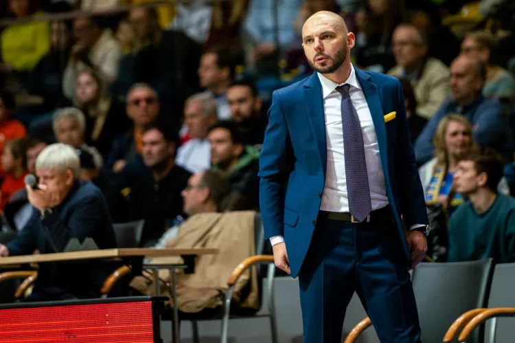 Artur Gronek za słabe wyniki AMW Arki Gdynia zapłacił utratą posady
