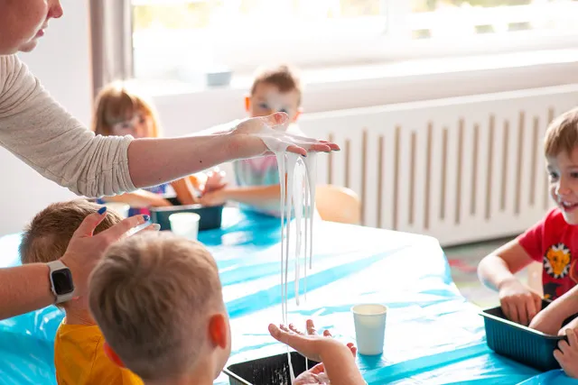 Dzięki nowoczesnym metodom, zaangażowaniu specjalistów i holistycznemu podejściu Zdrowy Smyk staje się liderem w dziedzinie integracji dzieci z różnymi potrzebami. 