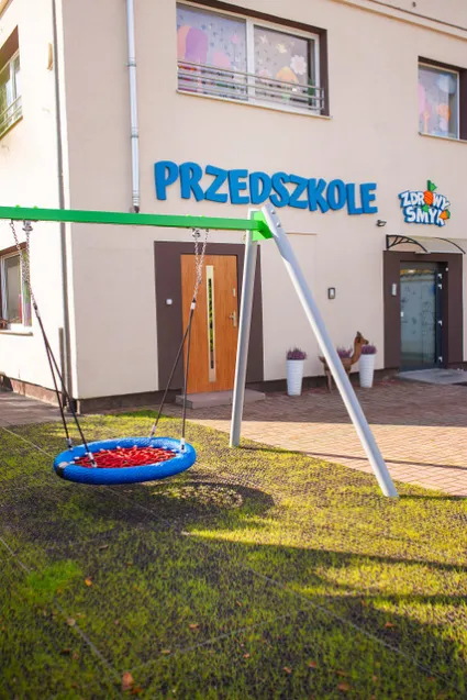 Zdrowy Smyk to innowacyjna marka, która odpowiada na wyzwania współczesnej edukacji i terapii. 