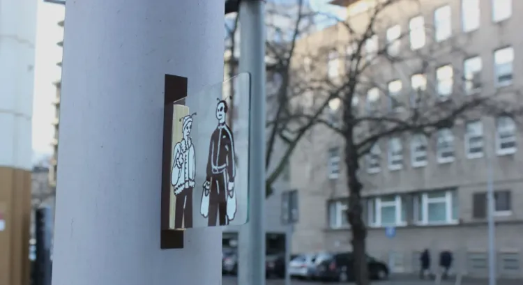 Studentka ASP zrealizowała projekt "Wciąż w Gdyni", który ma przypomnieć historię tajemniczej wizyty UFO w Gdyni w 1959 r. Jej prace można znaleźć w centrum miasta, m.in. w porcie, na plaży oraz przy ul. Świętego Piotra. 