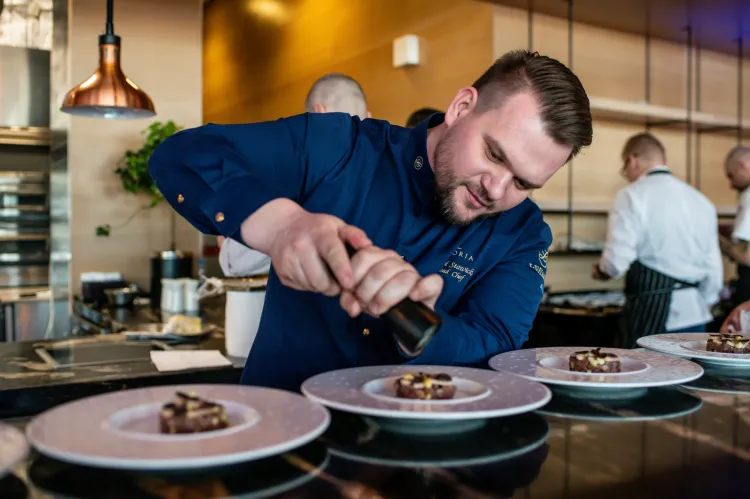 Szefem kuchni Roku został związany z Trójmiastem Paweł Stawicki, szef kuchni restauracji Scoria w Bydgoszczy.