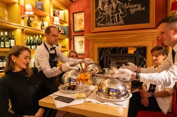 Specjalna kolacja z okazji zdobycia Sopockich Pereł w restauracji L'Entre Villes w Sopocie. 