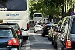 Tak we wtorek wyglądała ul. Haffnera w Sopocie. Autobusy z wycieczkami blokowały ruch i miejsca parkingowe.