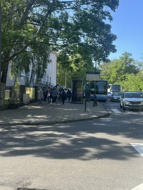 Tak we wtorek wyglądała ul. Haffnera w Sopocie. Autobusy z wycieczkami blokowały ruch i miejsca parkingowe.
