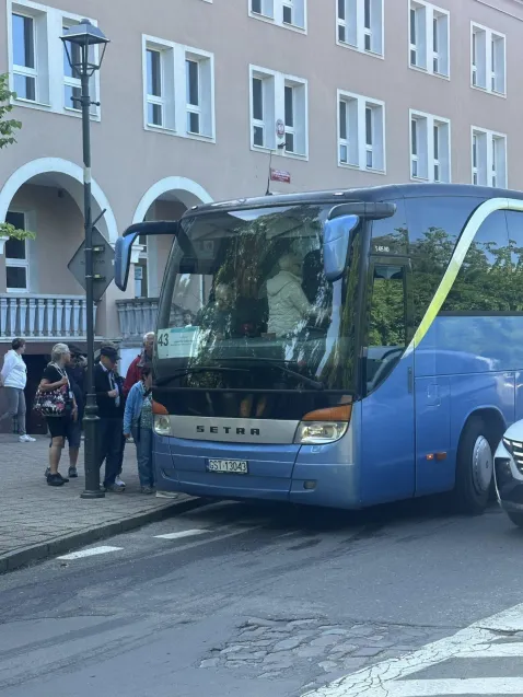 Tak we wtorek wyglądała ul. Haffnera w Sopocie. Autobusy z wycieczkami blokowały ruch i miejsca parkingowe.