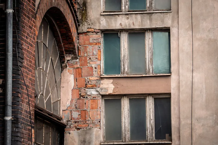 Pochodzący z lat 80. budynek biurowo-socjalny 168A będzie jednym z dwóch, których rozbiórka na terenie Stoczni Cesarskiej w Gdańsku rozpocznie się lada dzień.