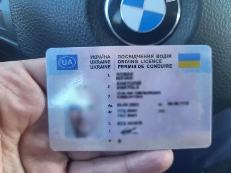 Sfałszowane prawo jazdy zabrane kierowcy.