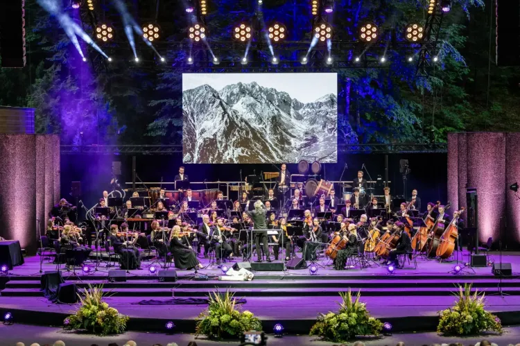 Naczelną ideą festiwalu NDI Sopot Classic pozostaje ogólnodostępność - programy są tak urozmaicone, żeby każdy znalazł dla siebie coś interesującego i poznał przy okazji to, czego wcześniej nie słyszał, a ceny biletów stosunkowo niskie, mając na uwadze rangę i rozmach imprezy.