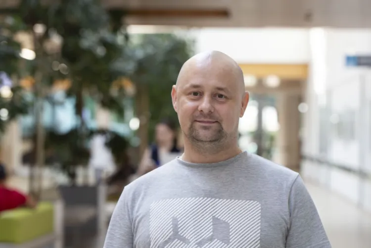 Obecnie pan Paweł pracuje w firmie cateringowej dostarczającej posiłki do szpitala. Jak sam podkreśla, udało mu się zmienić niezdrowe nawyki i swoją sytuację zawodową. 