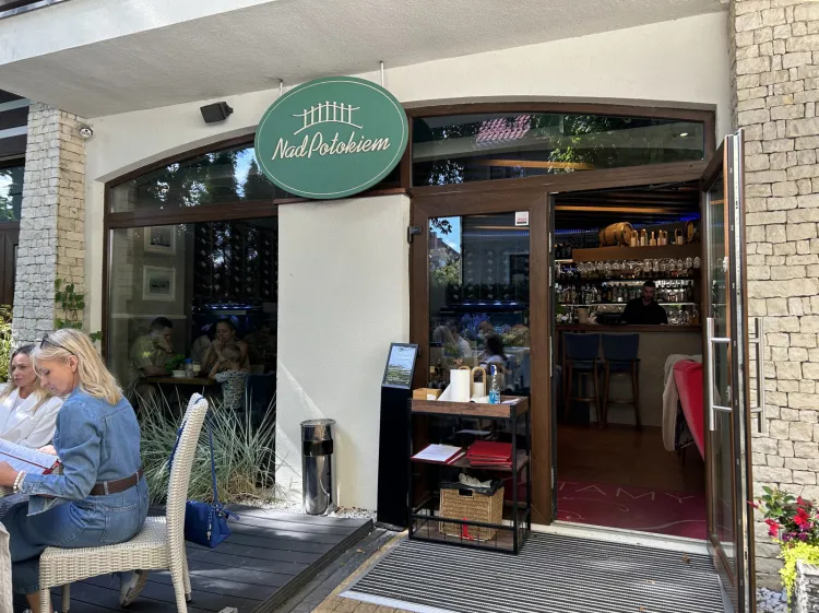 Restauracja Nad Potokiem w Jelitkowie.
