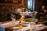 Restauracja Café Xander inspirowana jest kosmopolitycznym duchem, zaskakującą autorską kuchnią, eleganckim wnętrzem i swobodną atmosferą.